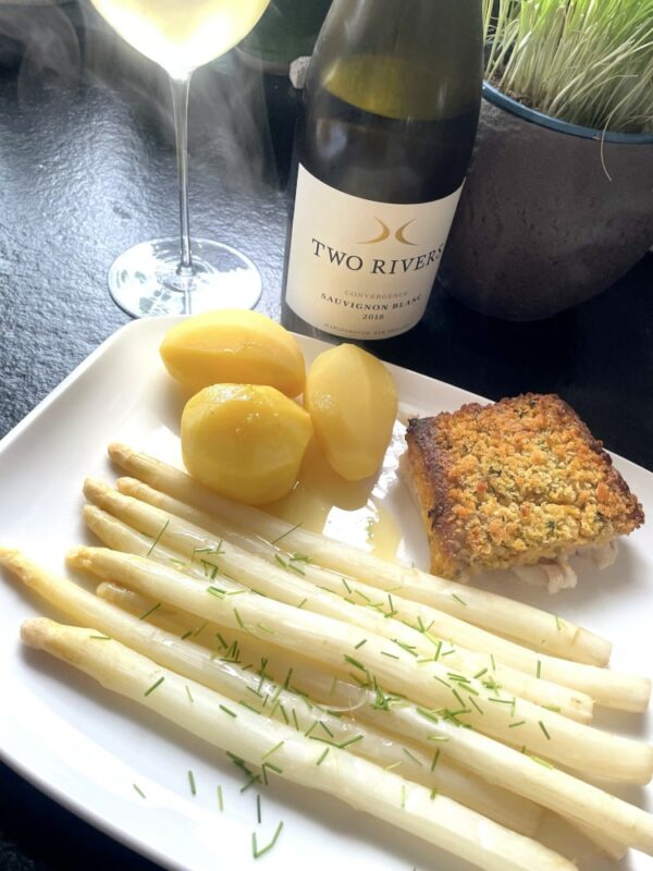 Spargel mit Convergent Sauvignon Blanc von Two Rivers Wines aus Marlborough Neuseeland