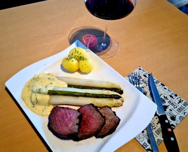 Spargel, Steak und EastDell Gamay Noir bei Cellardoor24