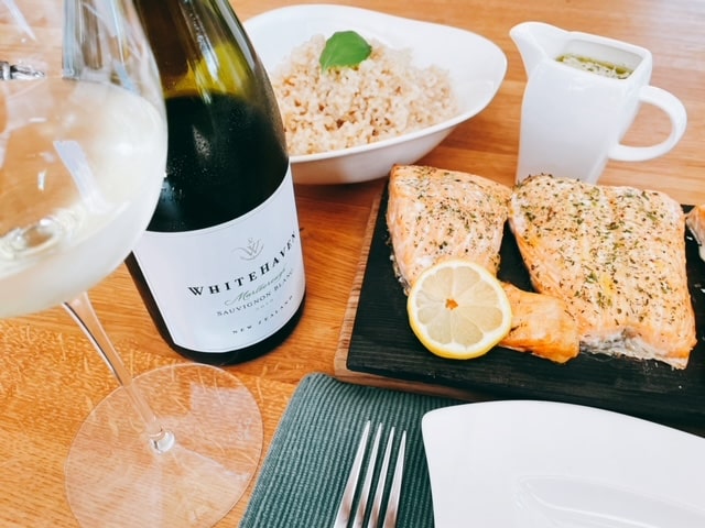 Die 6 besten Weine Neuseelands, Whitehaven Marlborough Sauvignon Blanc mit gegrilltem Lachs