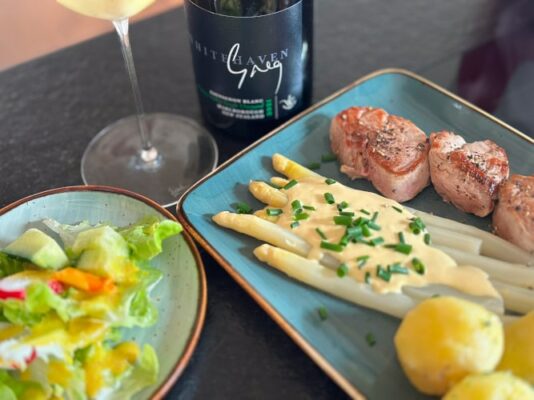 Whitehaven Sauvignon Blanc Greg Marlborough New Zealand with Asparagus and Pork tenderloin